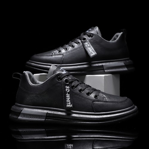 Sleek and Trendy Men's Casual Sneakers