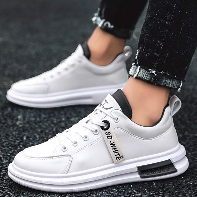 Sleek and Trendy Men's Casual Sneakers
