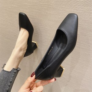 Women's fashion shoes with a thick heel with a shallow mouth