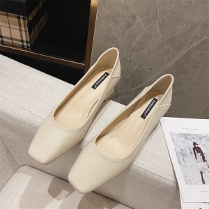 Women's fashion shoes with a thick heel with a shallow mouth