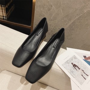 Women's fashion shoes with a thick heel with a shallow mouth
