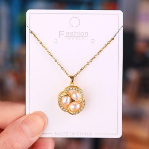 Fashion Design Rotating Pearl Flower Necklace