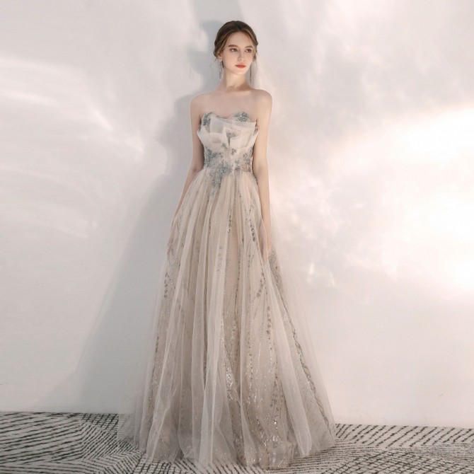 Spring and summer long banquet evening dress